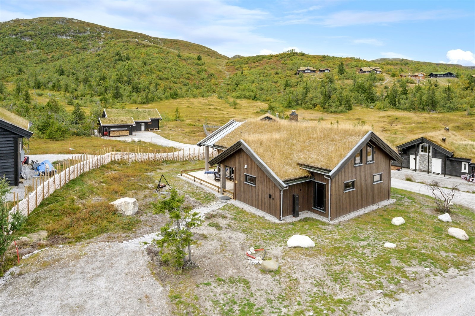 Det er klargjort for anneks på siden av hytta. Galleribilde