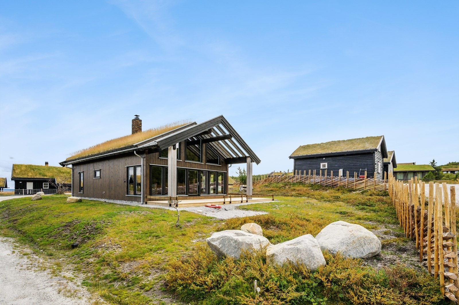Skigard og naturtomt skaper en fin og naturlig fjellatmosfære. Galleribilde