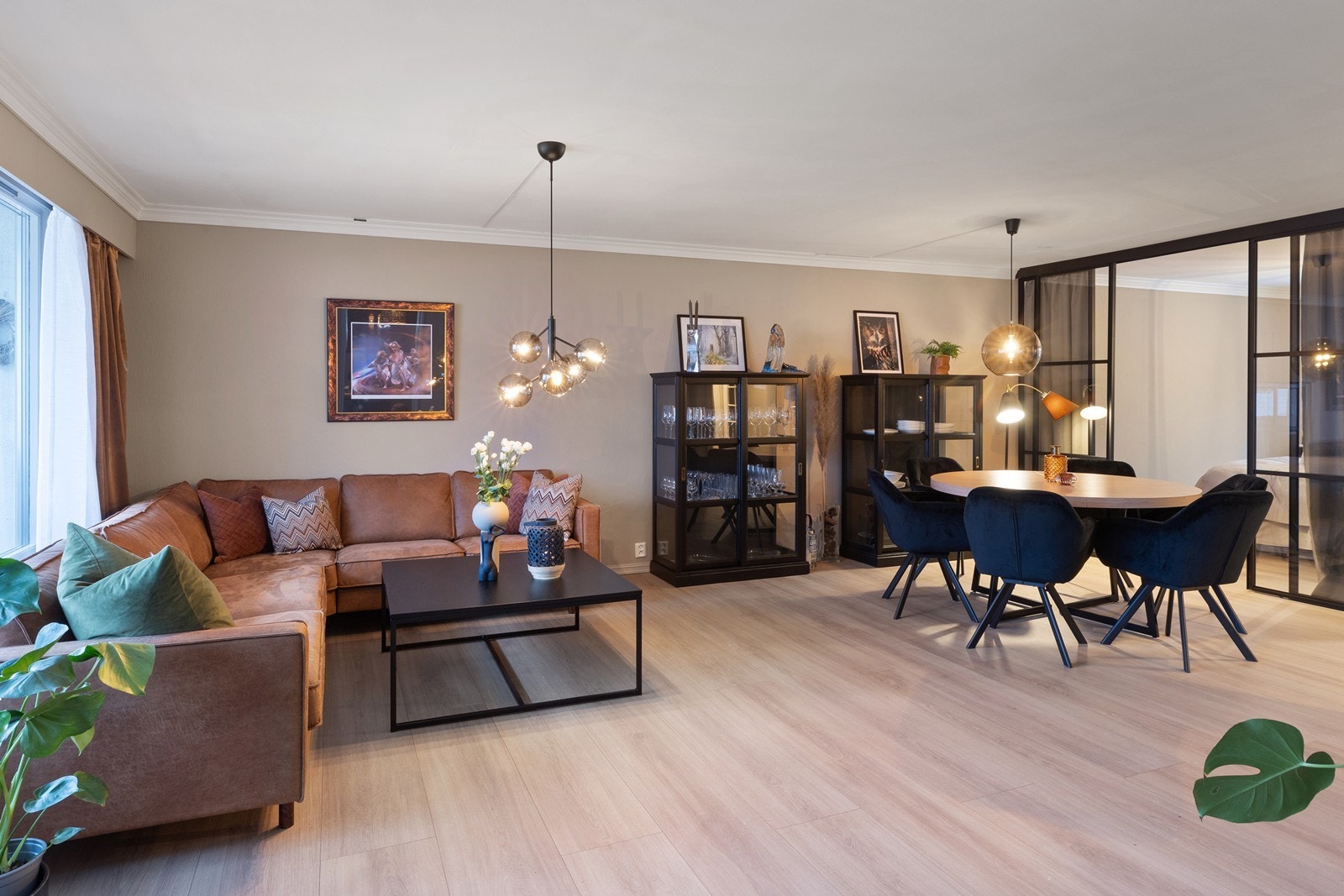 Leiligheten har en tidsriktig og moderne standard. Varmtvann er inkludert i felleskostnadene! Galleribilde