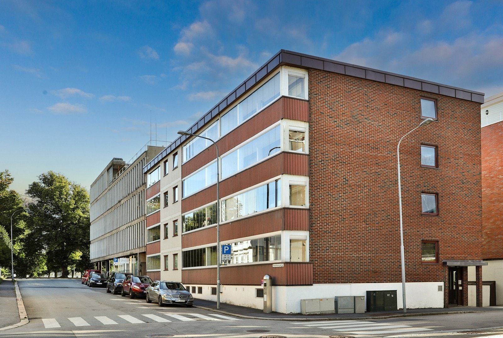 Arkivbilde - Leiligheten ligger i byggets 3. etasje. Her bor man i umiddelbar nærhet til brygga. I tillegg er det en kort spasertur inn til butikker, restauranter mm. Galleribilde