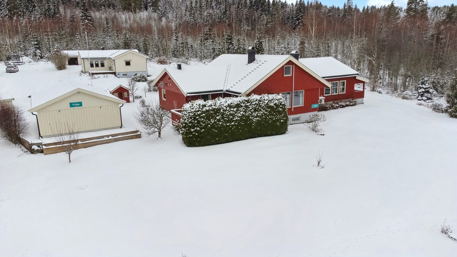 Stor og pent opparbeidet hage med mange bruksmuligheter. Galleribilde