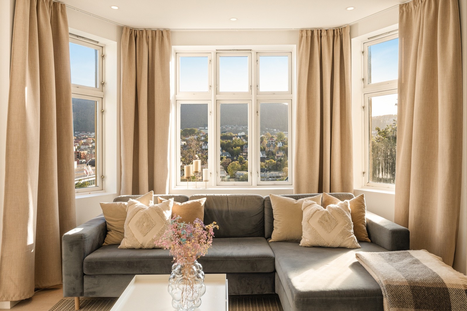 Fra stuevinduet har man en nydelig utsikt! Galleribilde