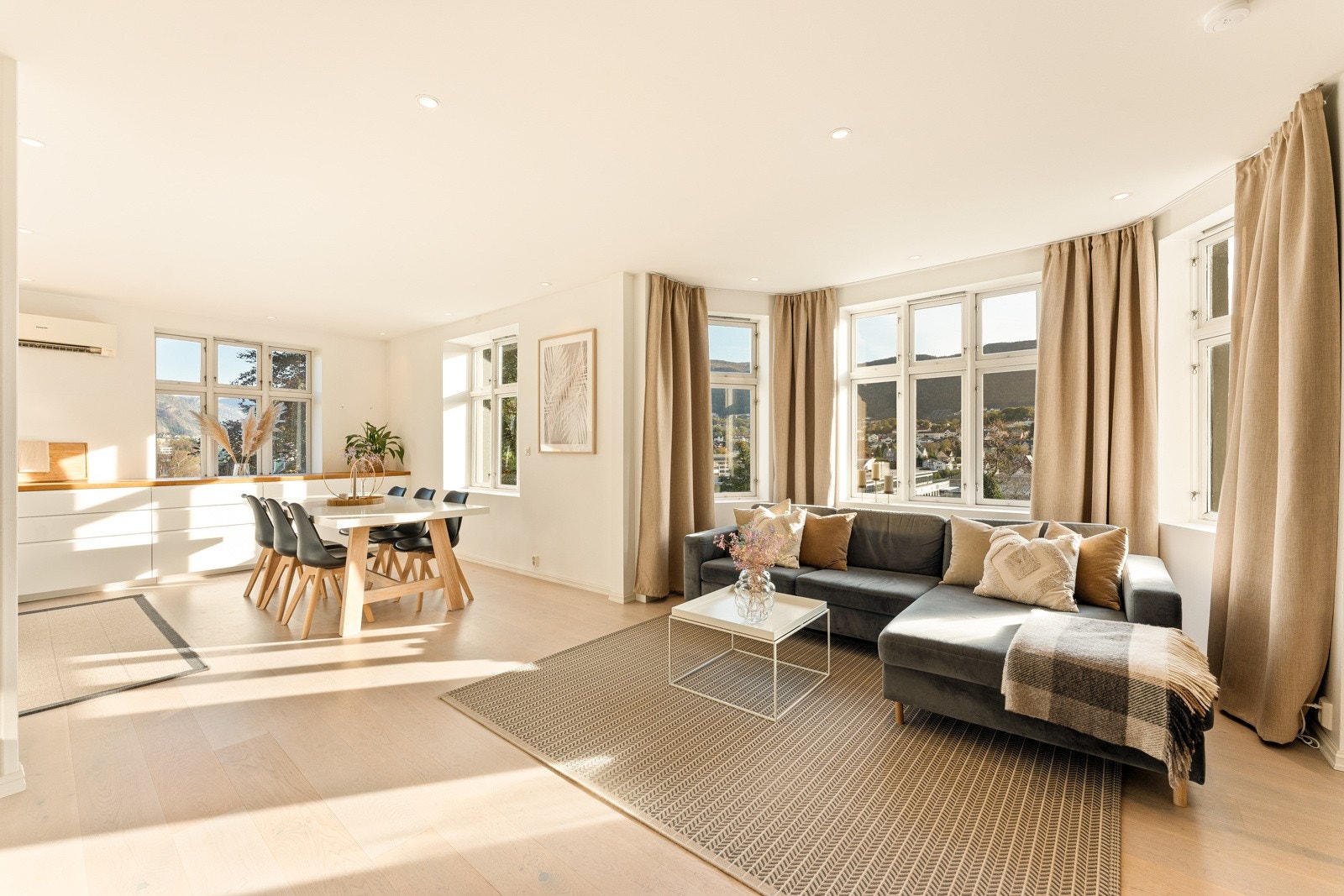 Kaland & Partners v/ Petter Krantz har gleden av å presentere Løbergsalleen 16! Galleribilde