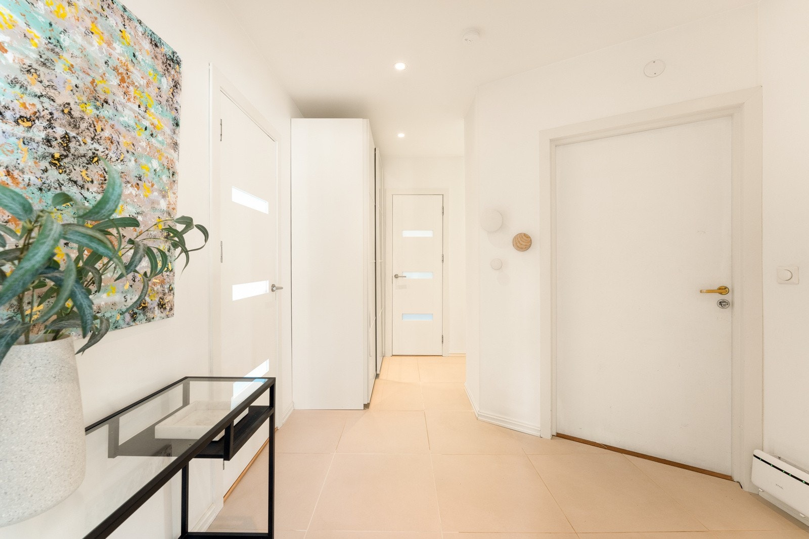 Over gangen fra leiligheten ligger hybelen. Galleribilde