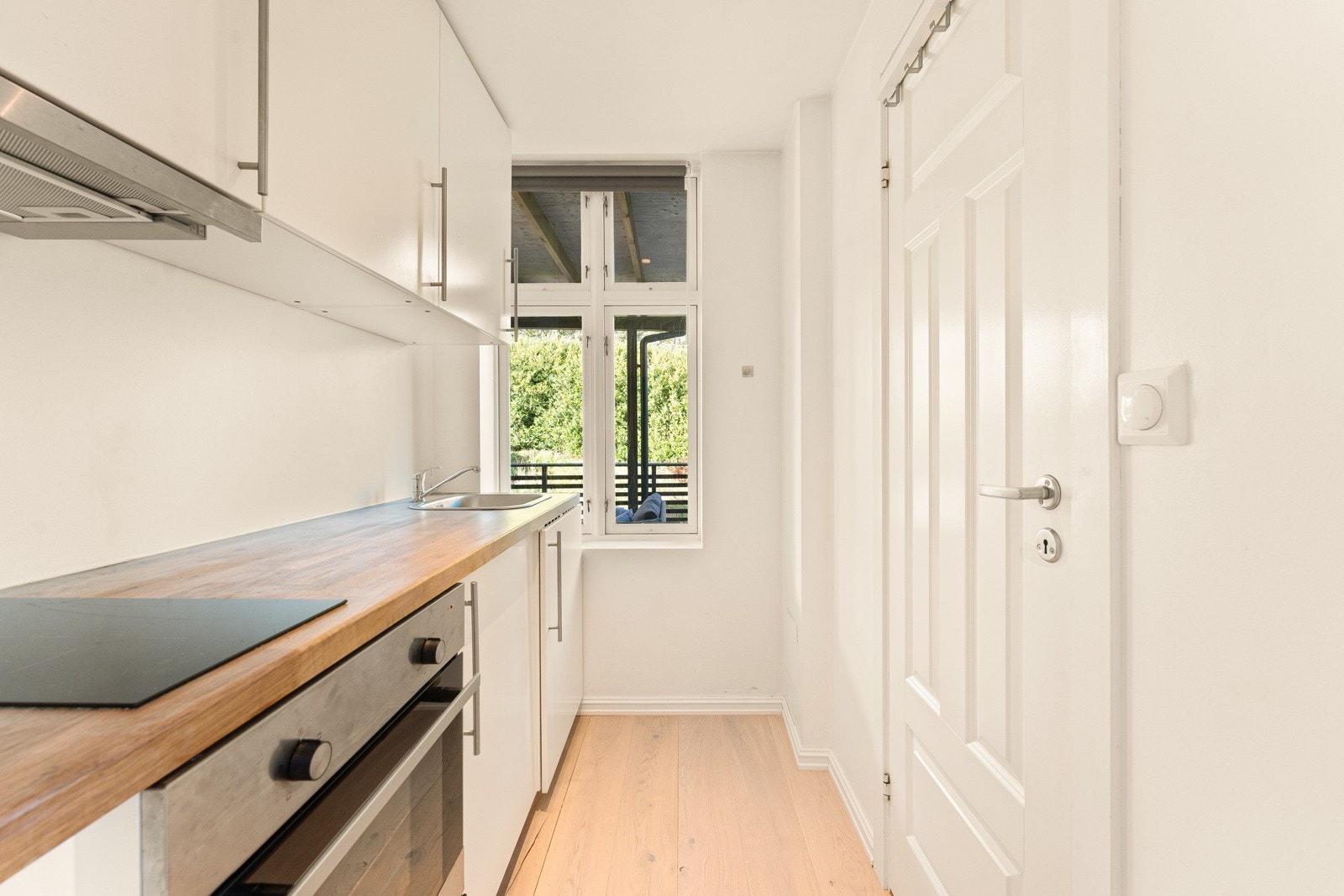 Hybelen er på ca. 17 kvm og er leid ut til kr 8.000,- i mnd. Galleribilde