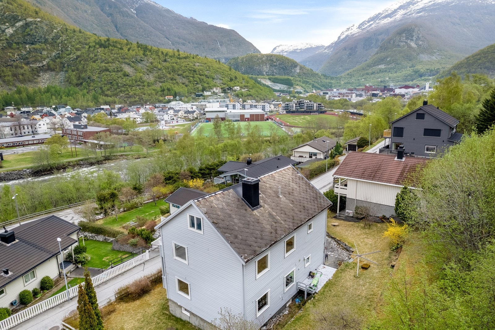 Her bur ein i eit trygt, barnevennleg og skjerma bustadområde utan form for gjennomgangstrafikk. Galleribilde