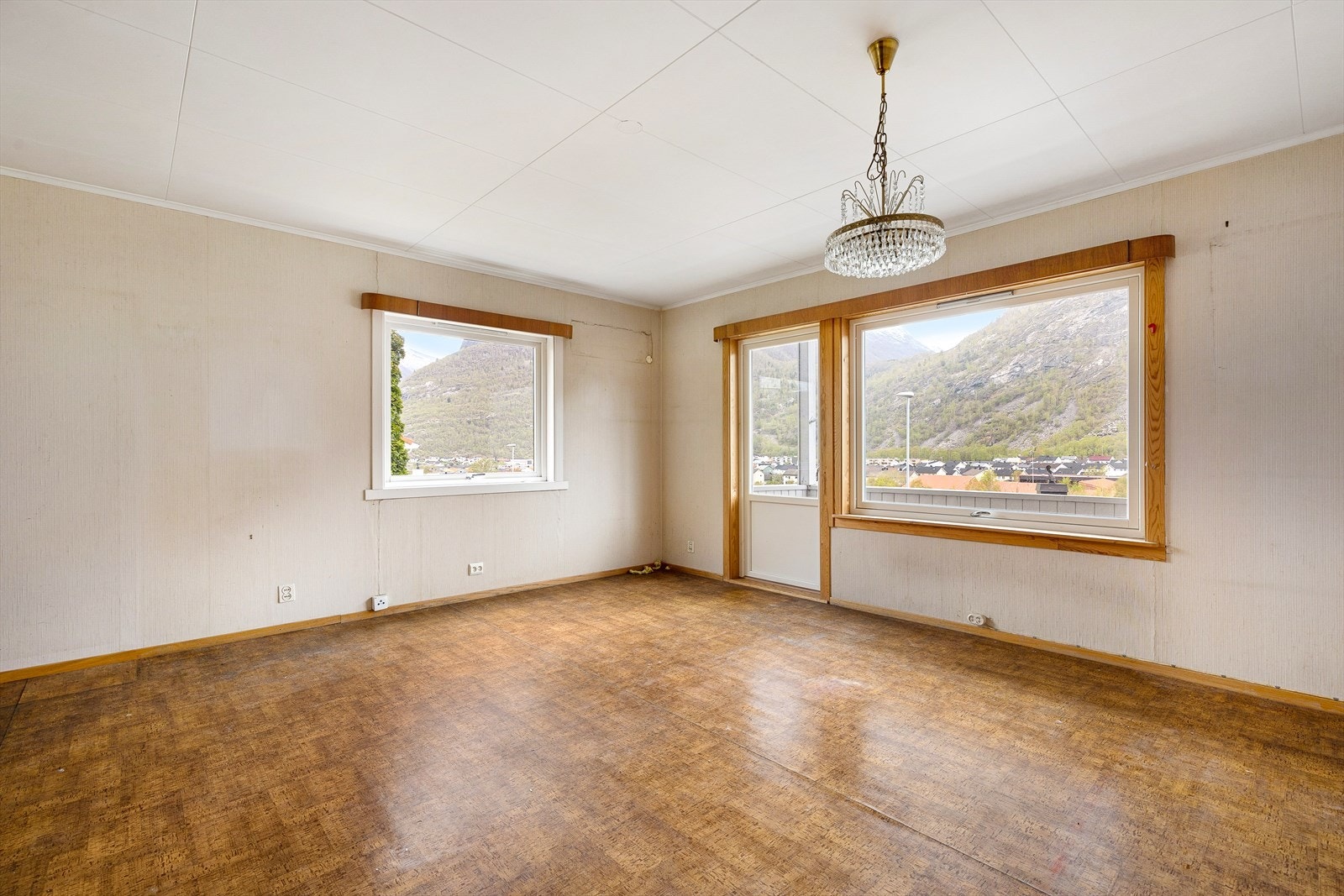 Bustaden har god planløysing, kjekt uteområde og gode solforhald. Galleribilde