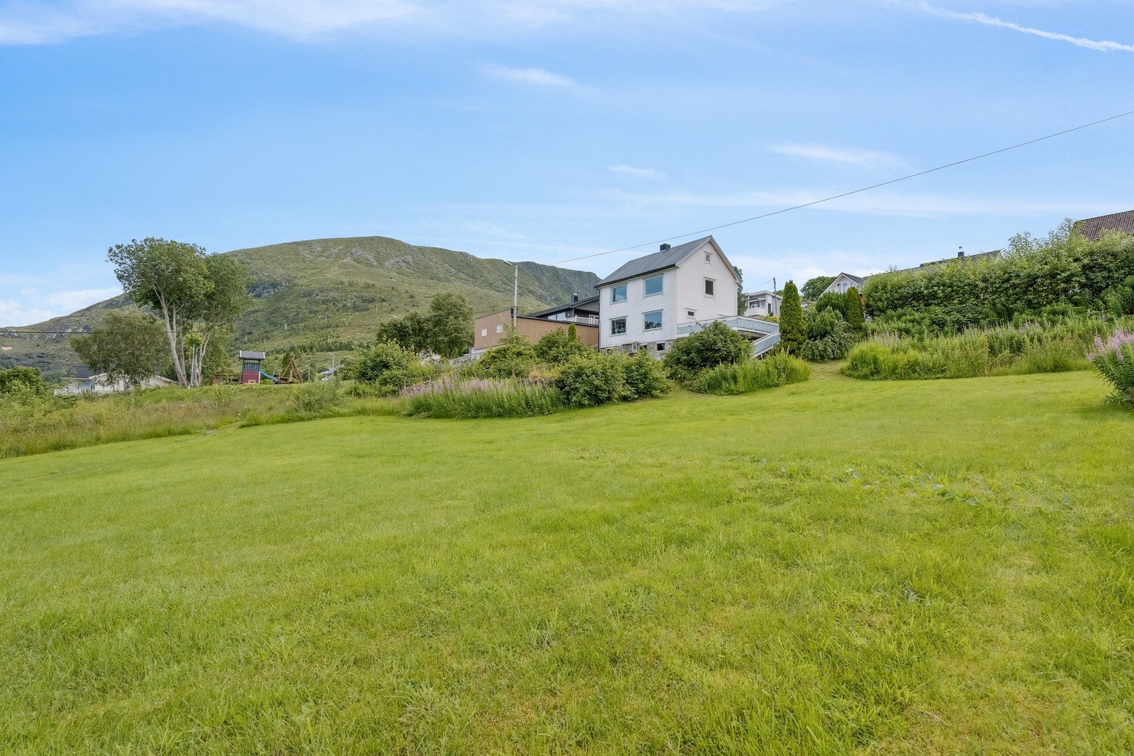 Velkommen til Gamlevegen 21, presentert av EiendomsMegler 1 v/Martin Grodås Alnes. (Fotograf Svein Olav Humberset v/EFKT). Galleribilde