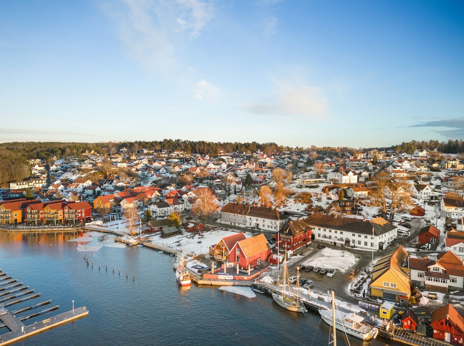 Det er ca. 3,5 km til Son sentrum. Galleribilde