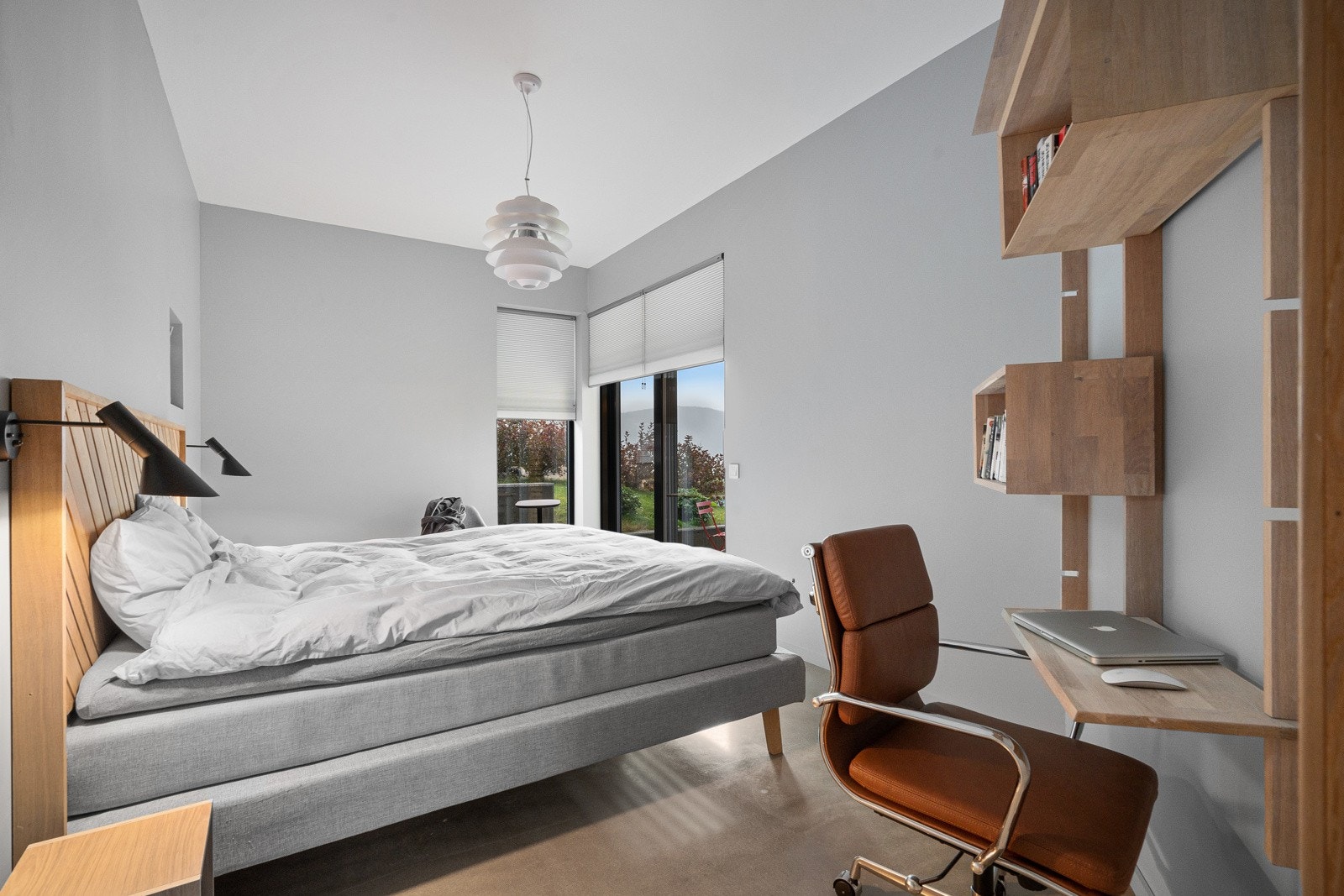 Boligen har tilsammen 4 soverom fordelt på to i hver etasje. Galleribilde