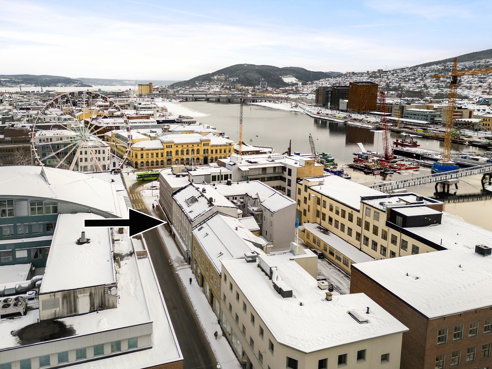Offentlig kommunikasjon med en rekke bussavganger utenfor leiligheten Galleribilde