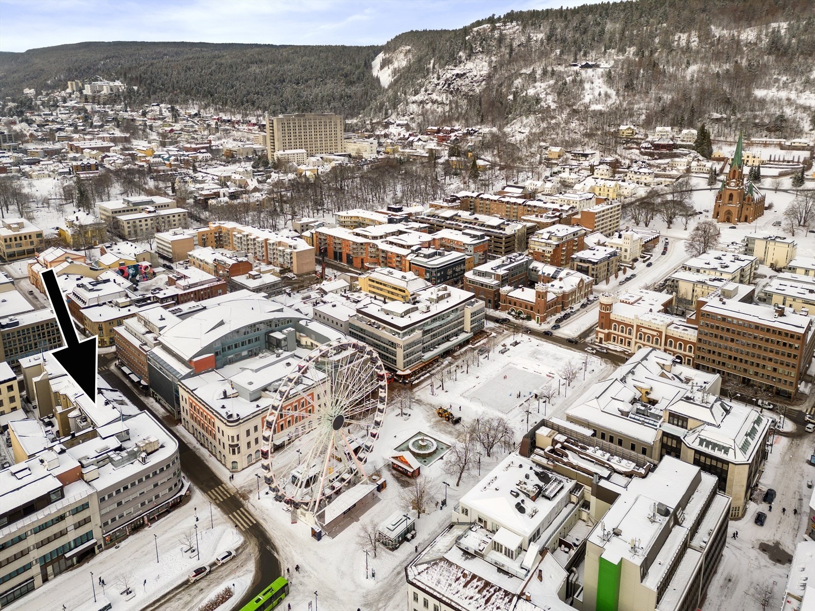 Drammen sentrum har et rikt utvalg av butikker på gateplan, samt ulike kjøpesentre i kort gangavstand fra leiligheten Galleribilde