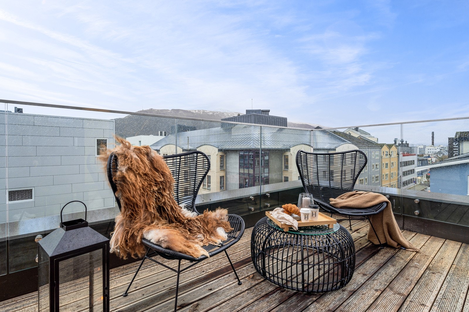 Her er det gode solforhold, fin utsikt og ikke minst god plass fore utemøbler og feks grill. Galleribilde