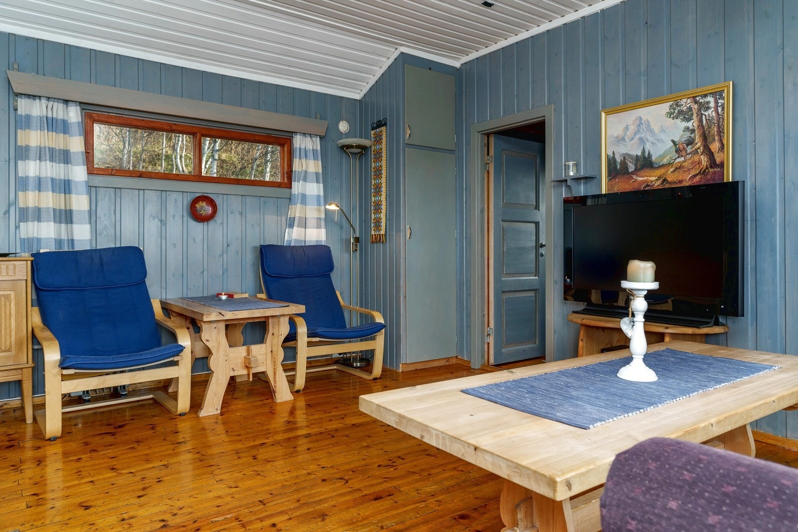 I hjørnet finnes det et innebygget skap for ekstra lagring. Galleribilde