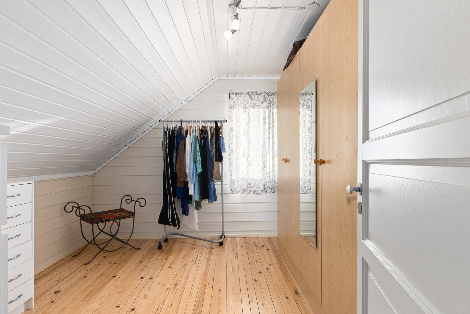 Soverom nr. 4 - Blir i dag brukt som walk-in closet Galleribilde
