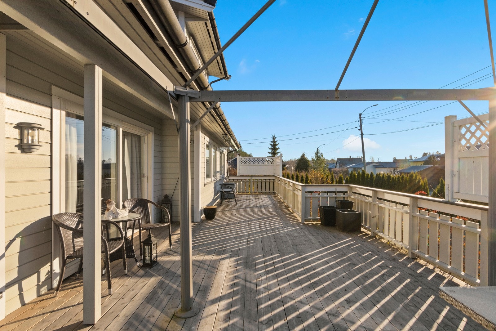 Utgang fra stue til sørvest vendt terrasse på ca. 47 kvm Galleribilde