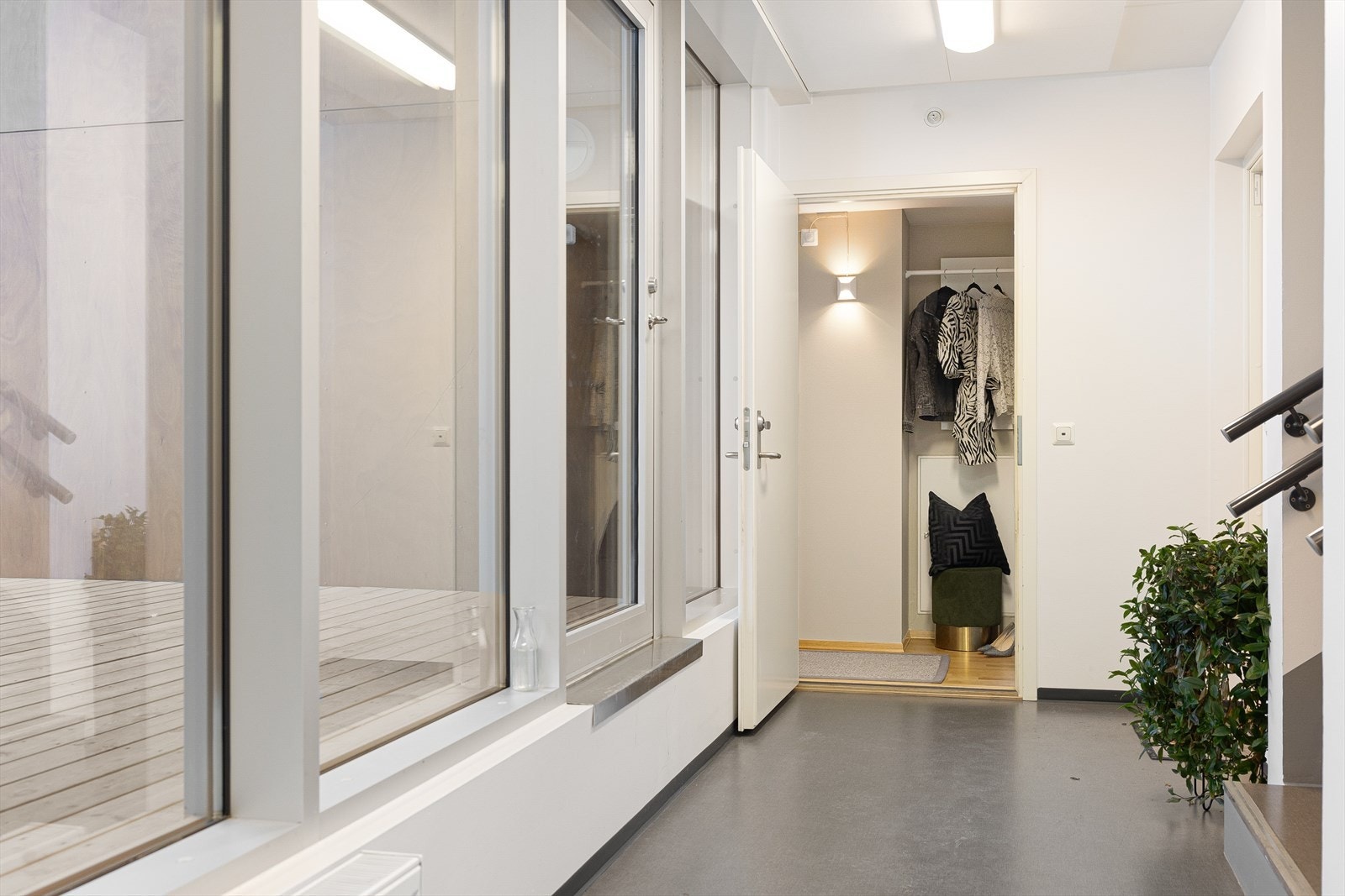 I samme oppgang som leiligheten er det tilgang til en stor terrasse. Galleribilde