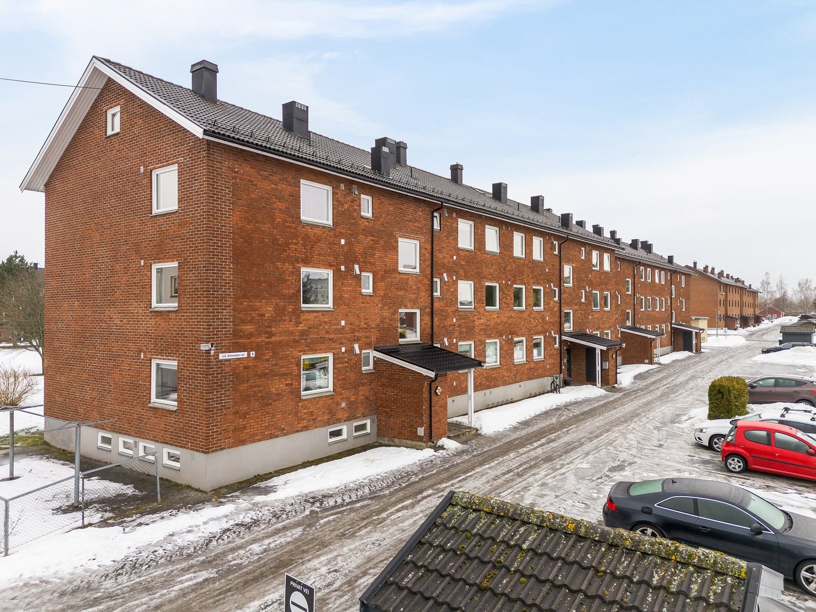 Borettslaget ligger sentralt og fint til på Falkum med gangavstand til Skiens sentrumsgater med alle fasiliteter. Galleribilde