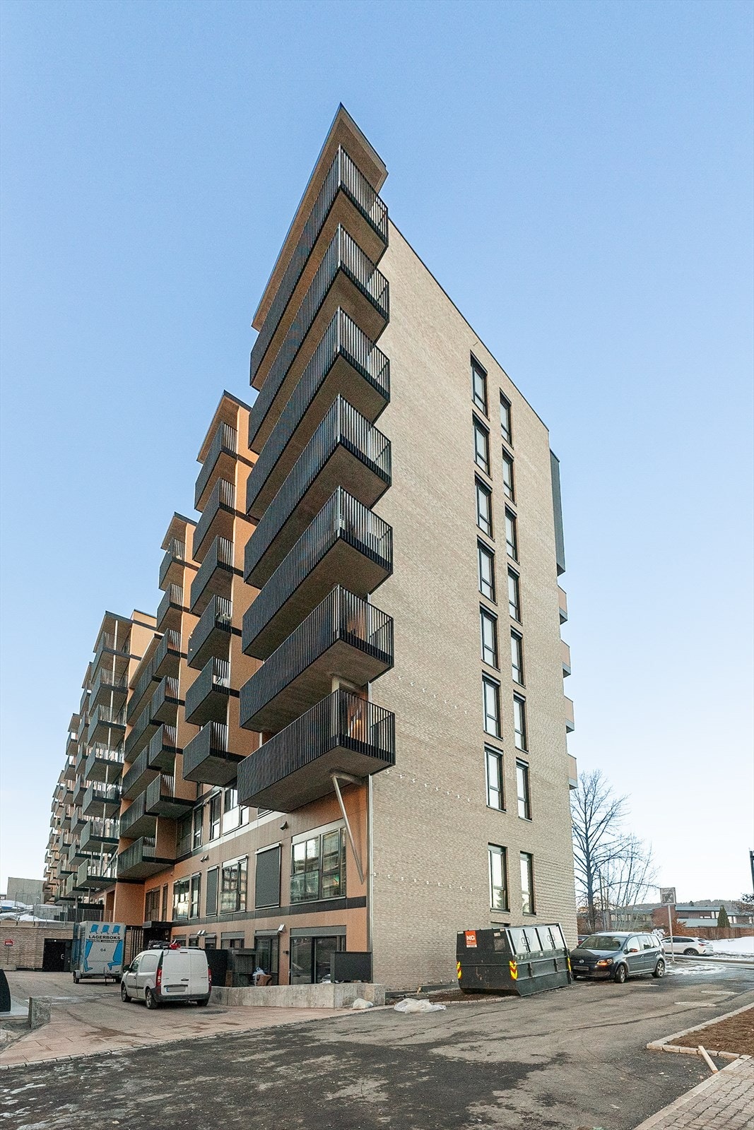 Fasade. Området utenfor er ikke ferdigstilt enda. Galleribilde