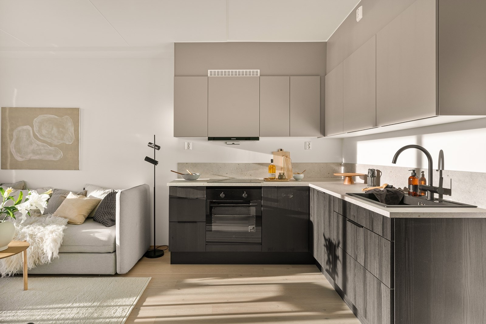 Godt med skap- og benkeplass. Galleribilde