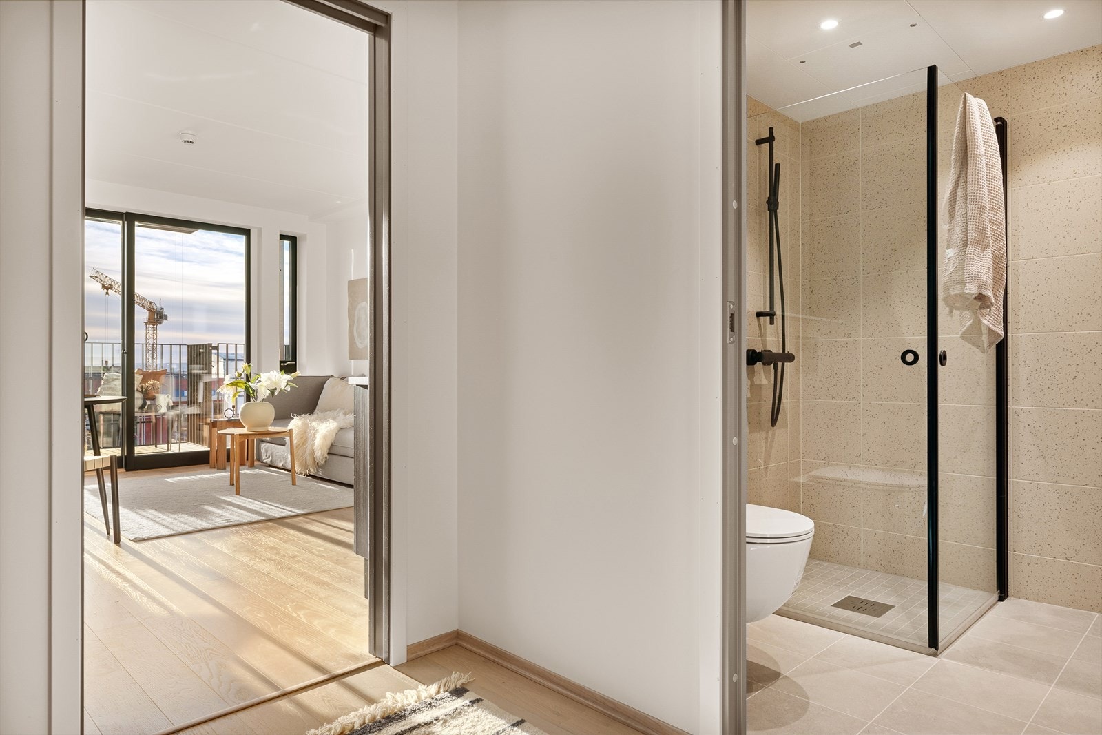 Det er lagt vannbåren gulvvarme i alle rom, til og med soverom (tilvalg). Galleribilde