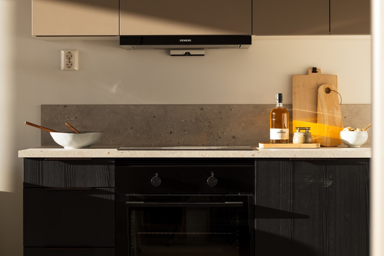 Leiligheten har balansert ventilasjon og topp moderne hvitevarer. Galleribilde