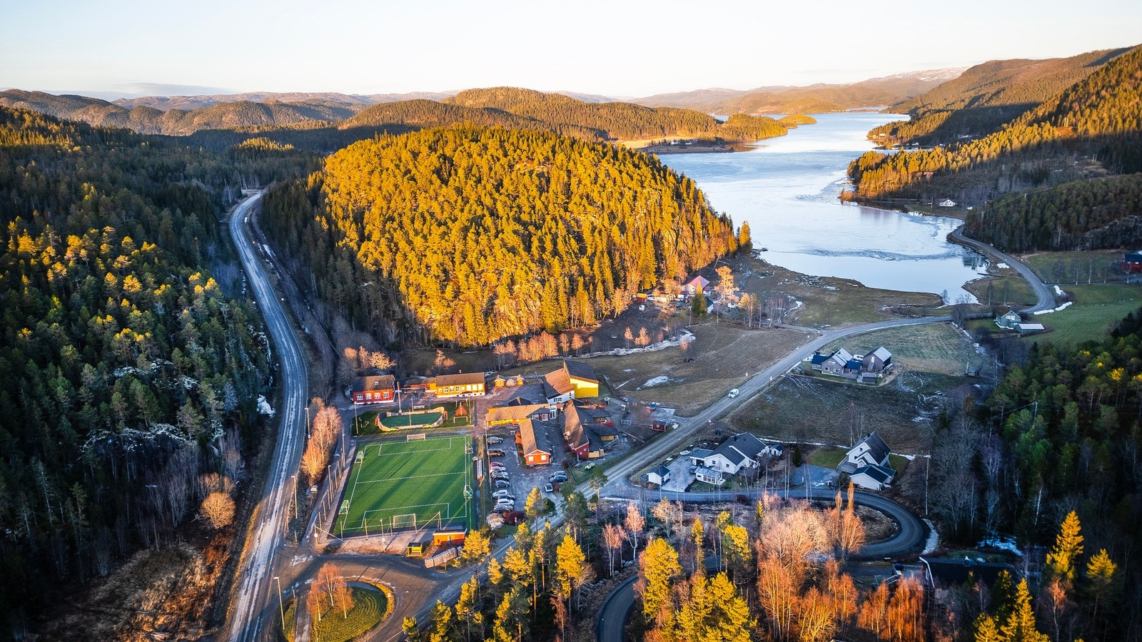 Dronefoto av nærområdet Galleribilde