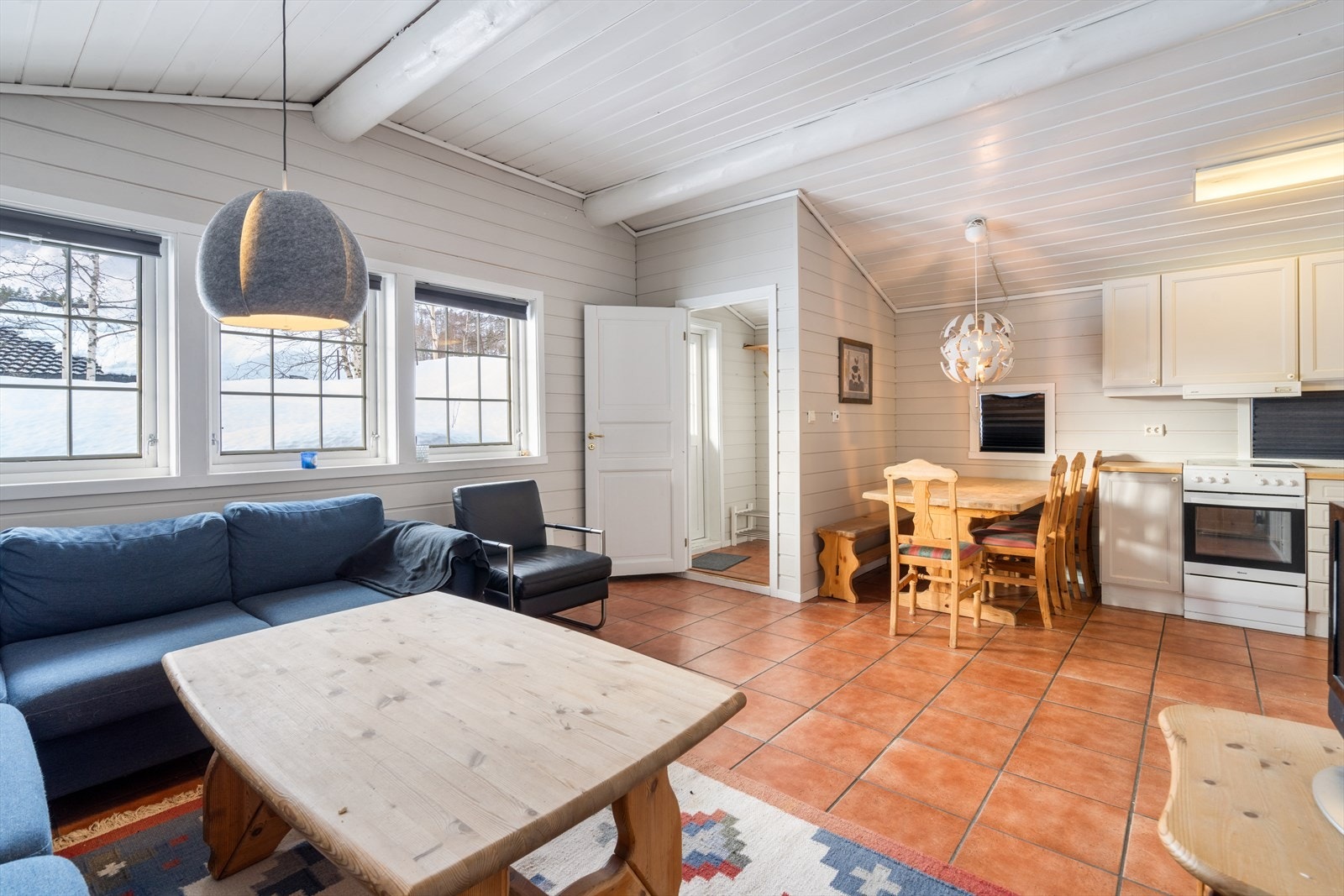 Stor åpen stue/kjøkken løsning. Galleribilde