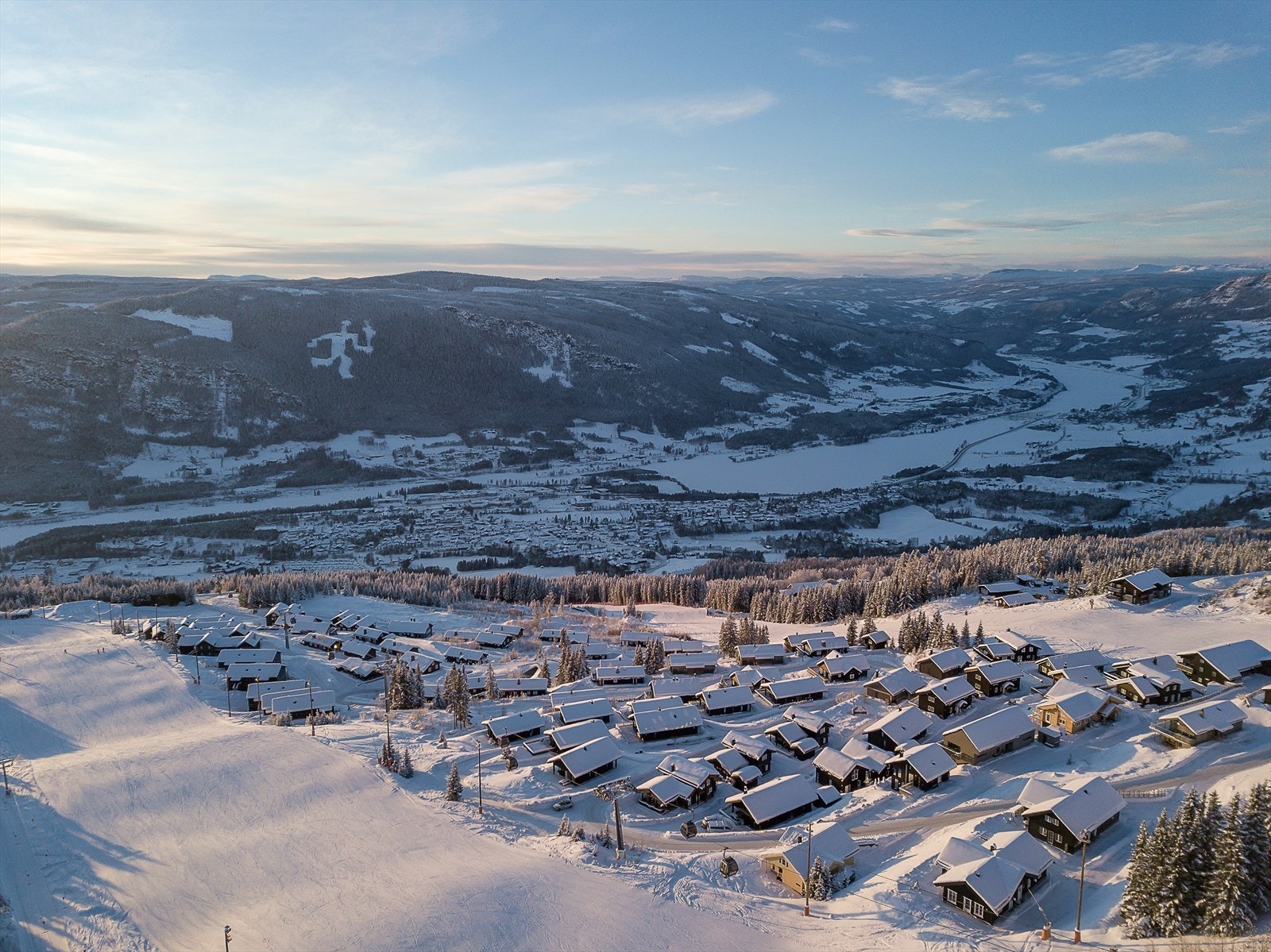 Hafjell har flere gode barneområder, tre terrengparker og tilbyr kveldskjøring i ukedagene januar-mars Galleribilde