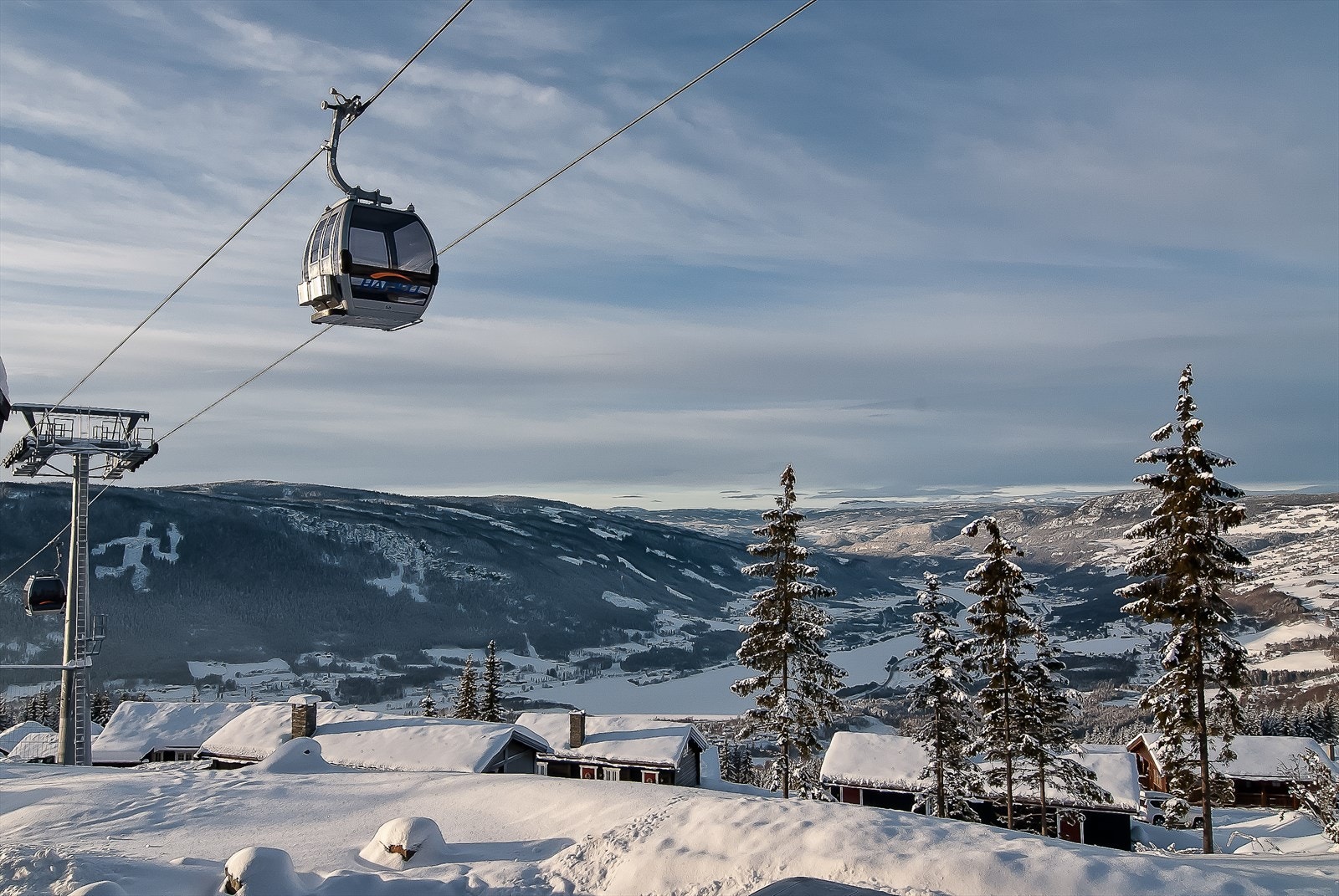 Fra eiendommen ser man rett over på fakkelmannen fra OL i 1994, og utsikten er kanskje en av de fineste i hele Hafjell Galleribilde