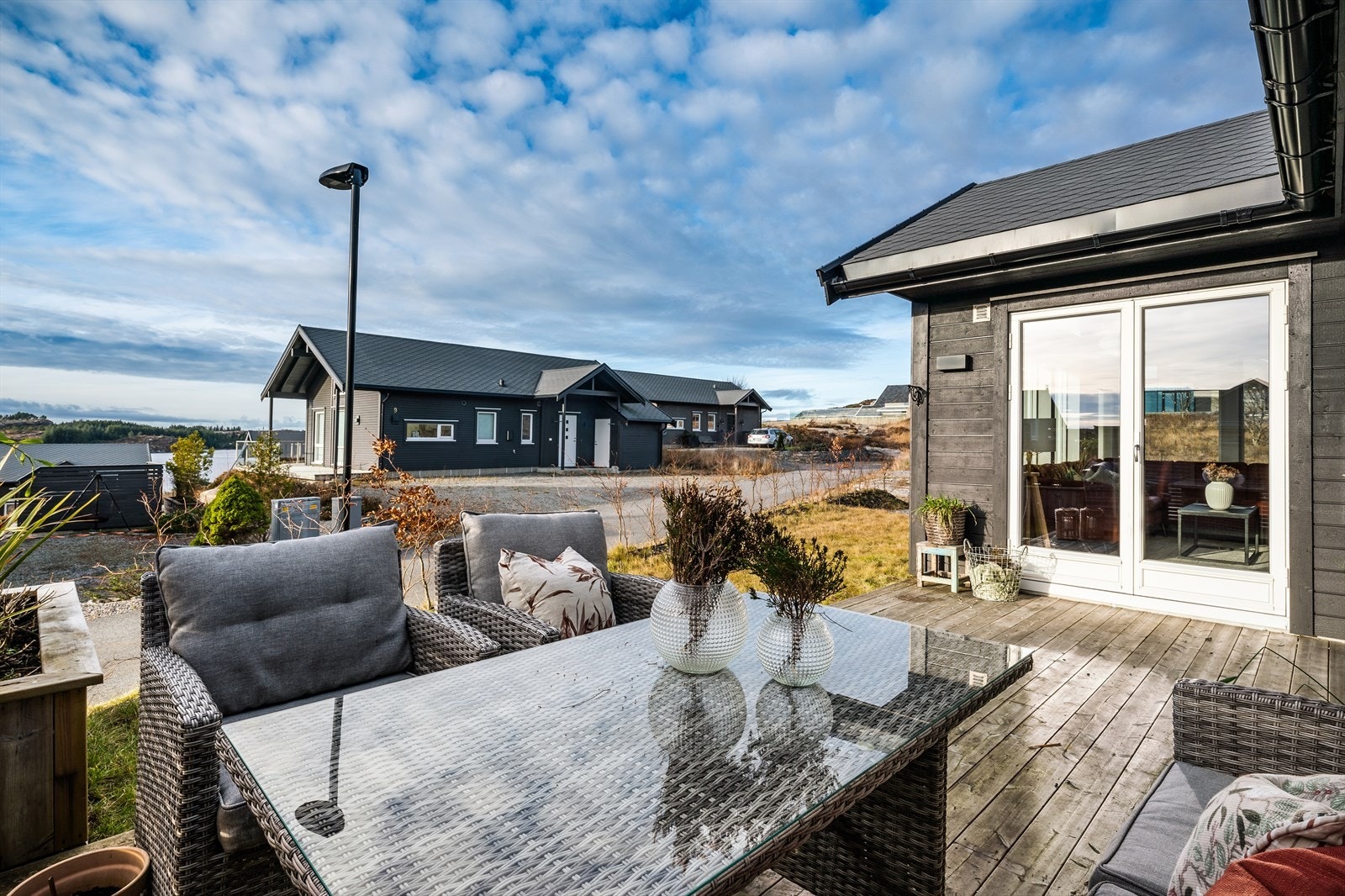 - Terrassen ligger i god le for vinden - Galleribilde