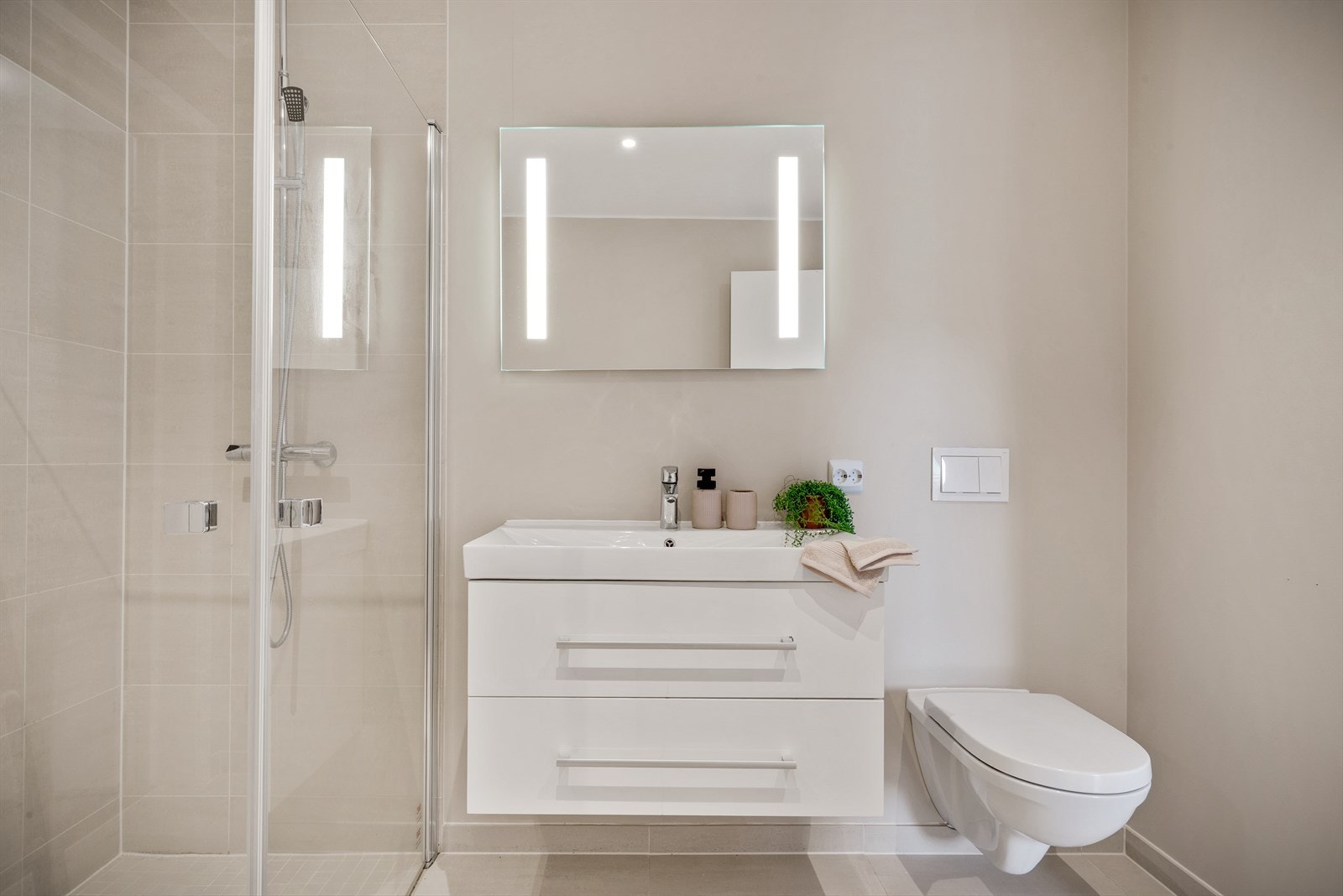 - Badet måler 6,3m², og fremstår luksuriøst - Galleribilde