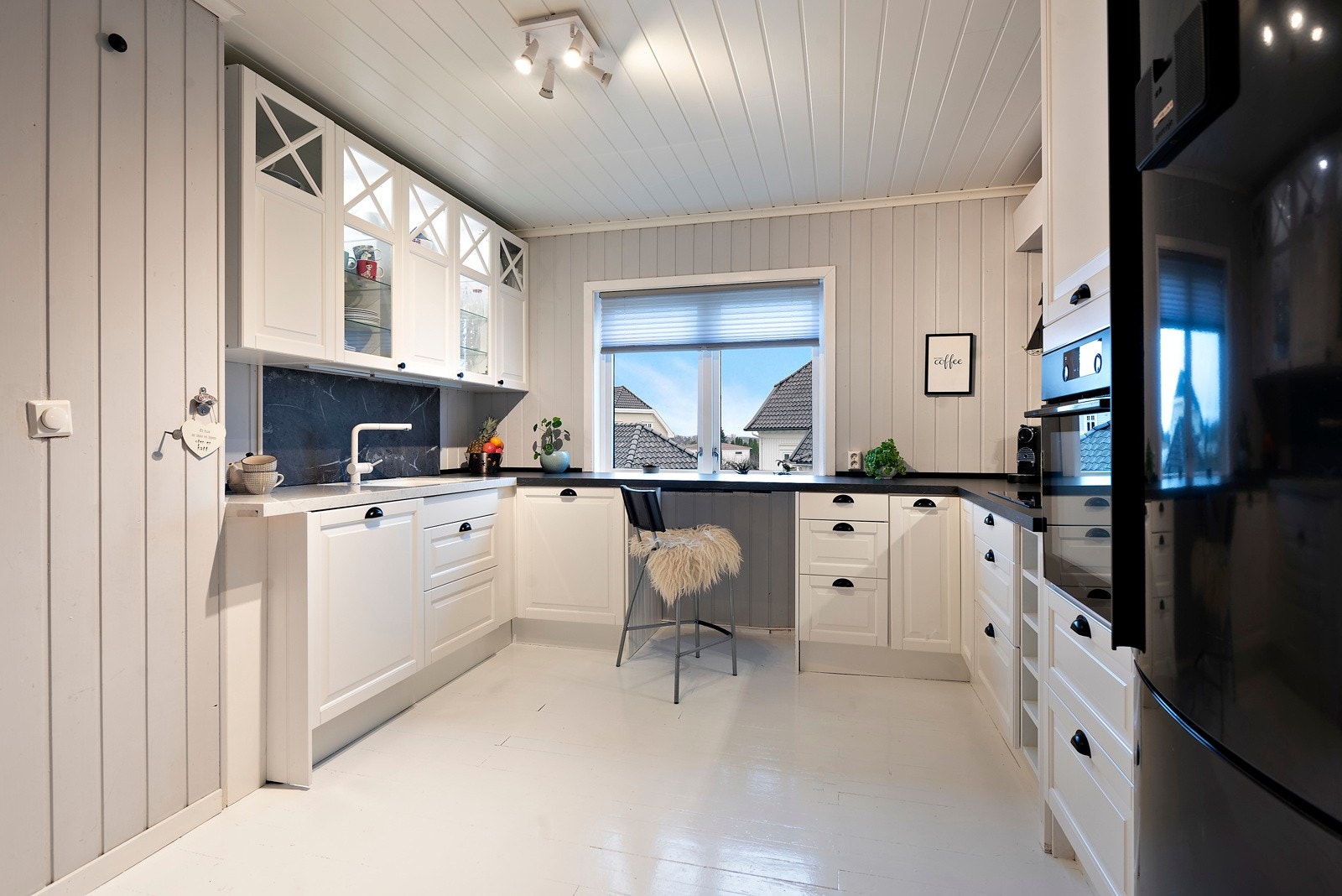 Det er oppvaskmaskin, komfyr og induksjonstopp Galleribilde