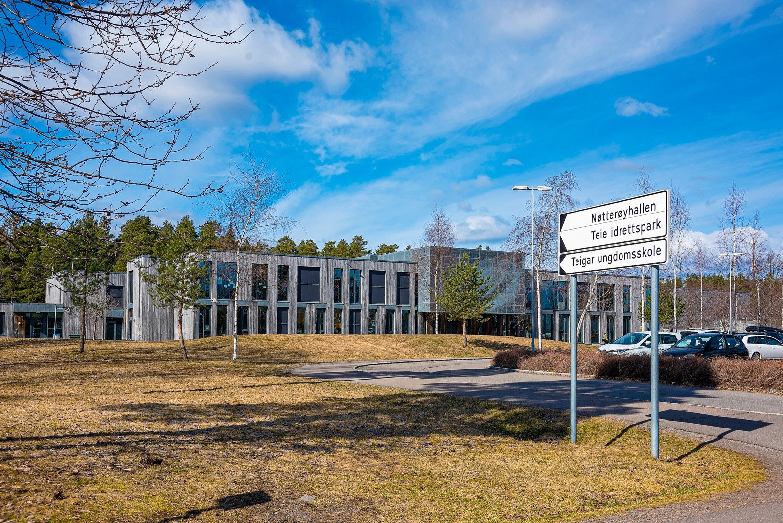 Teigar ungdomsskole ligger også en kort spasertur unna Galleribilde