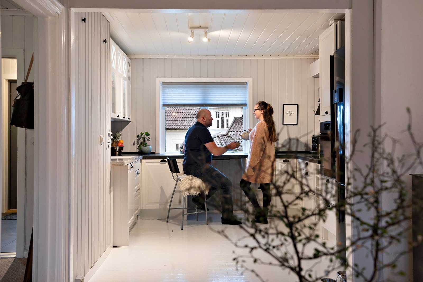 Flott kjøkken fra 2020 som har flere gode arbeidssoner. Galleribilde