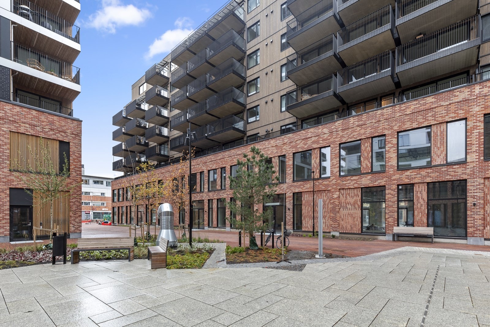 Fellesareal med henholdsvis takhage, fellesleiligheter, selskapslokaler, sykkelrom osv. Galleribilde