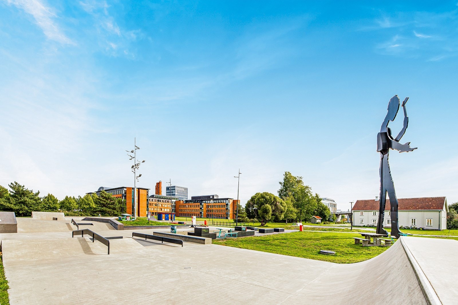 Nyt alt Lillestrøm kan by, kun en kort spasertur fra leiligheten. Galleribilde