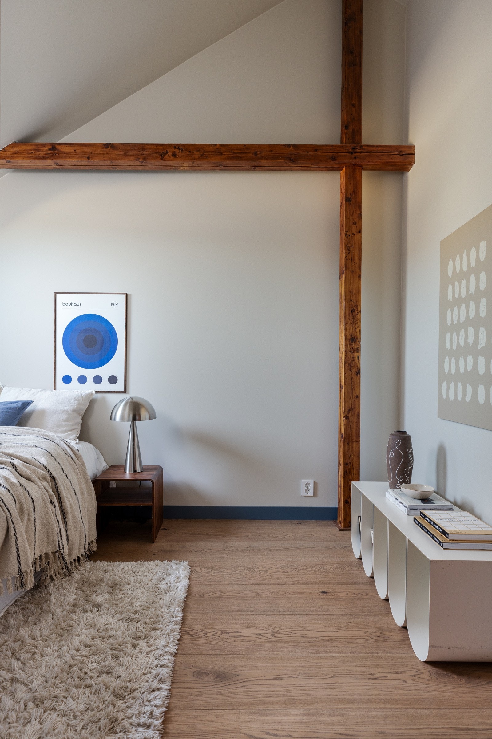 Klassiske trebjelker og god takhøyde. Galleribilde