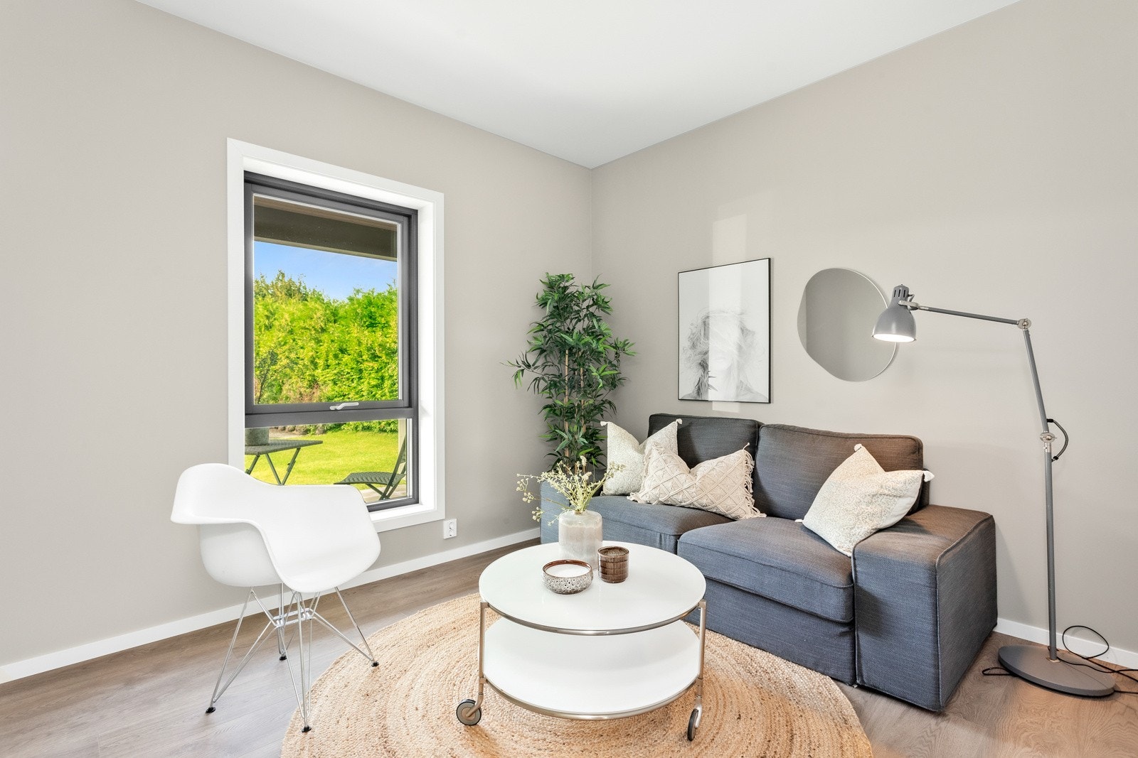 Det er 3 soverom i 1. etasje. Dette rommet kan også benyttes som ekstra stue. Galleribilde