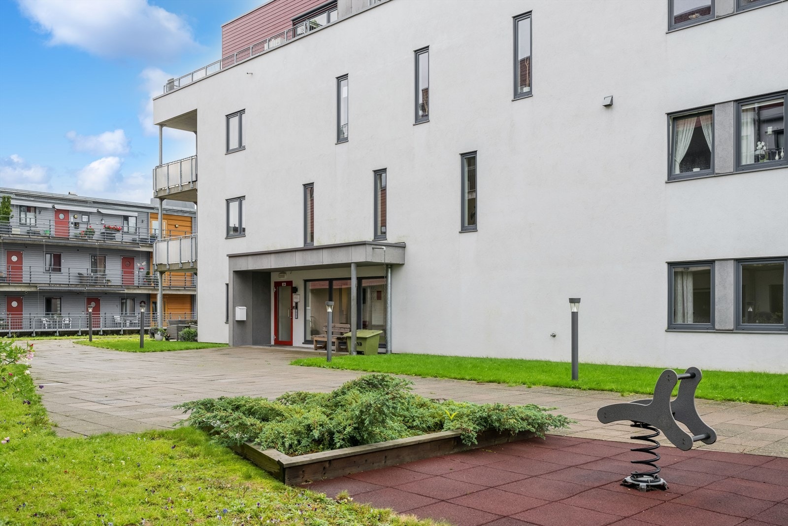 Her ses inngangspartiet og deler av fellesarealet for sameiet. Galleribilde