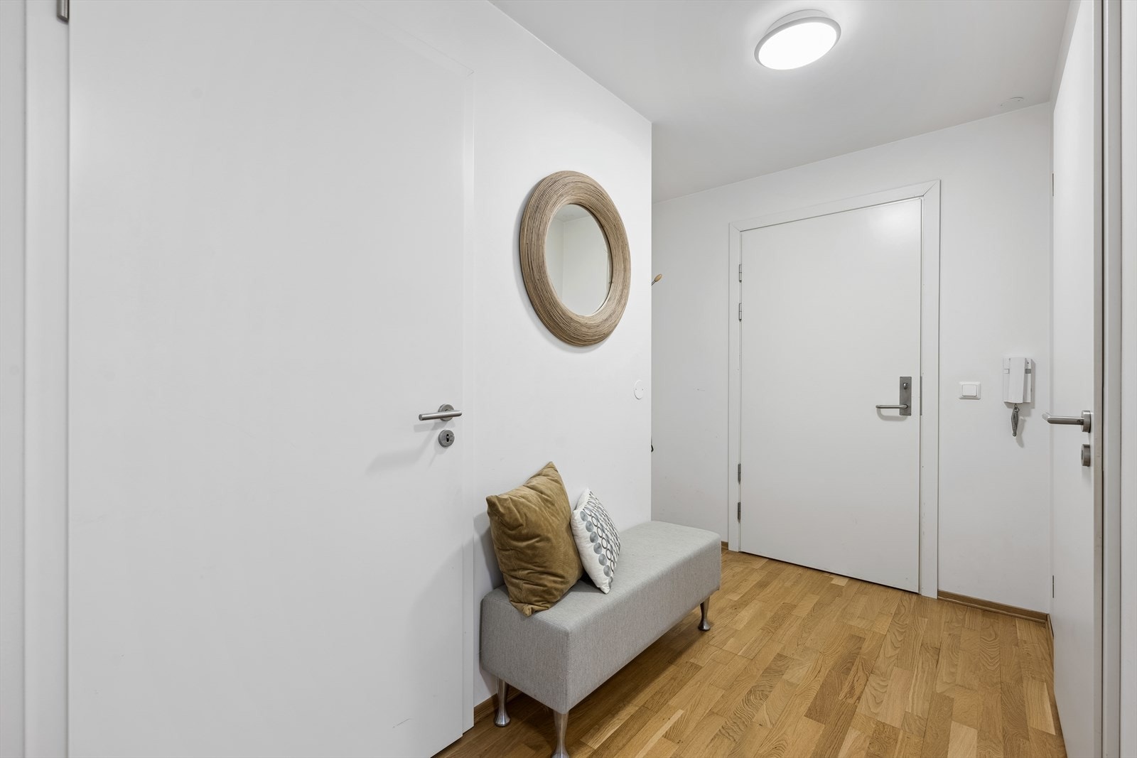Fra gangen er det adkomst til romslig bod. Galleribilde