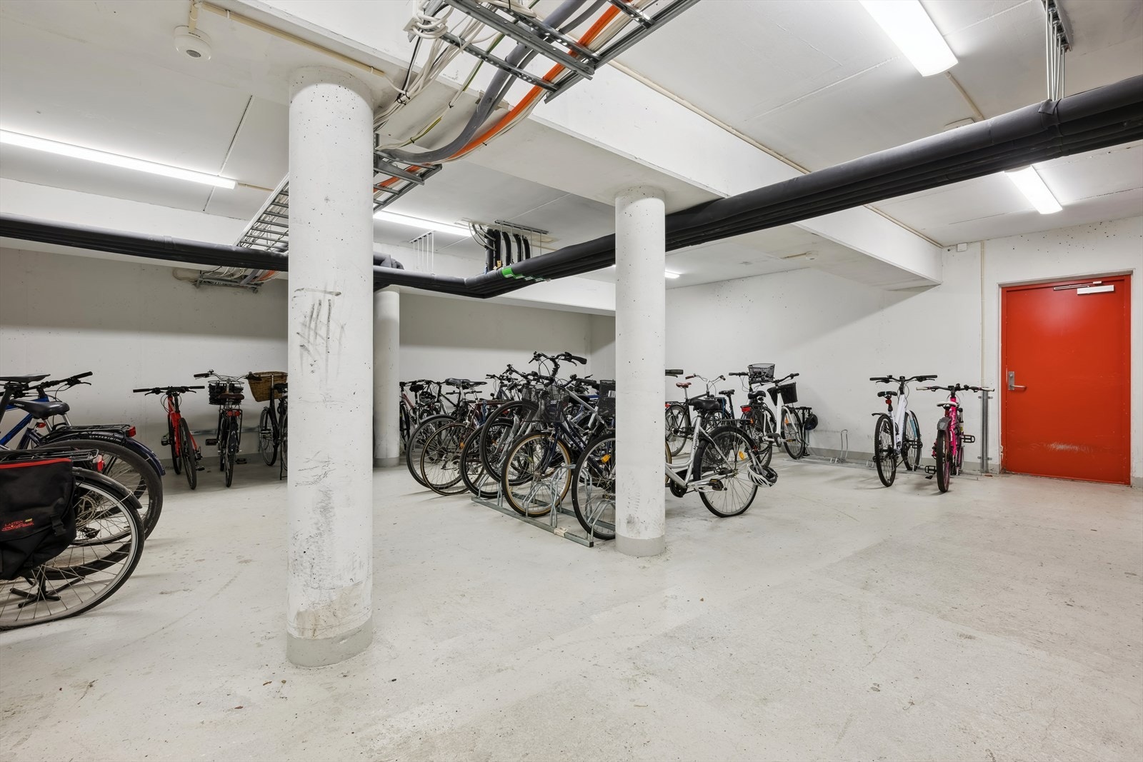 Det er felles sykkelbod i kjelleren. Galleribilde