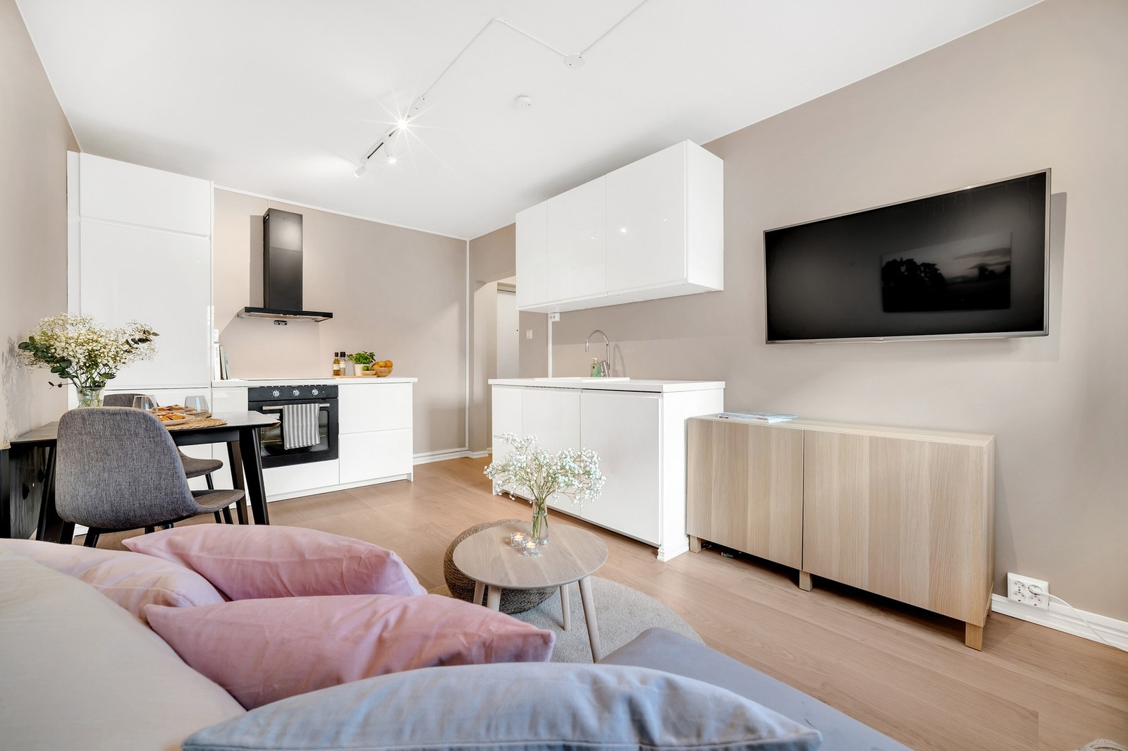 EiendomsMegler1 ved Markus Tangvik har gleden av å presentere en moderne 2-roms leilighet i Stadsing Dahls gate 12 på Rosenborg. Galleribilde