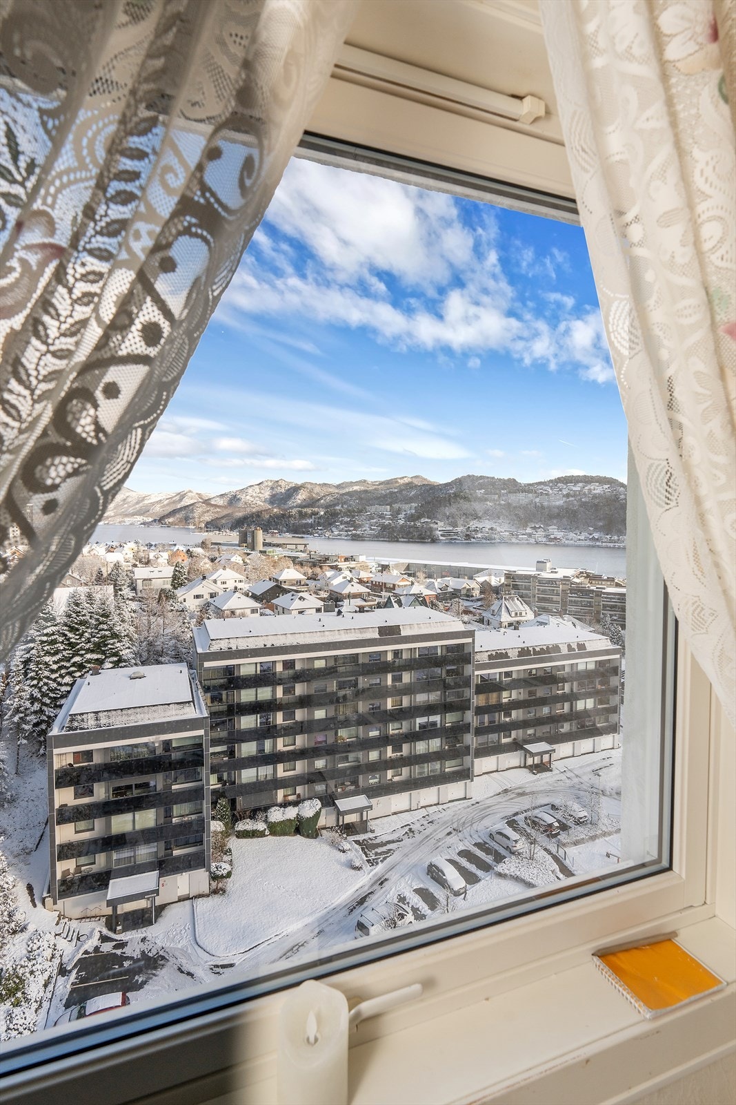 Utsikt over Gandsfjorden fra kjøkken Galleribilde