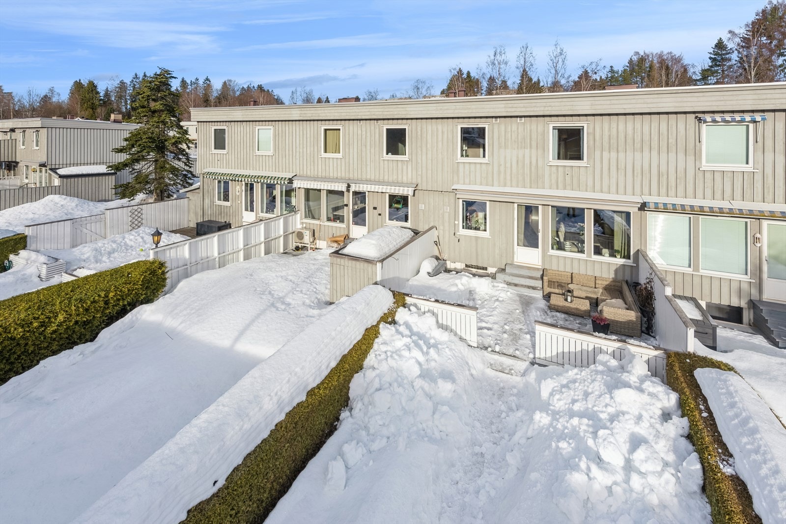 Her er også en flott hage med boltreplass for små, store eller firbeinte. Galleribilde