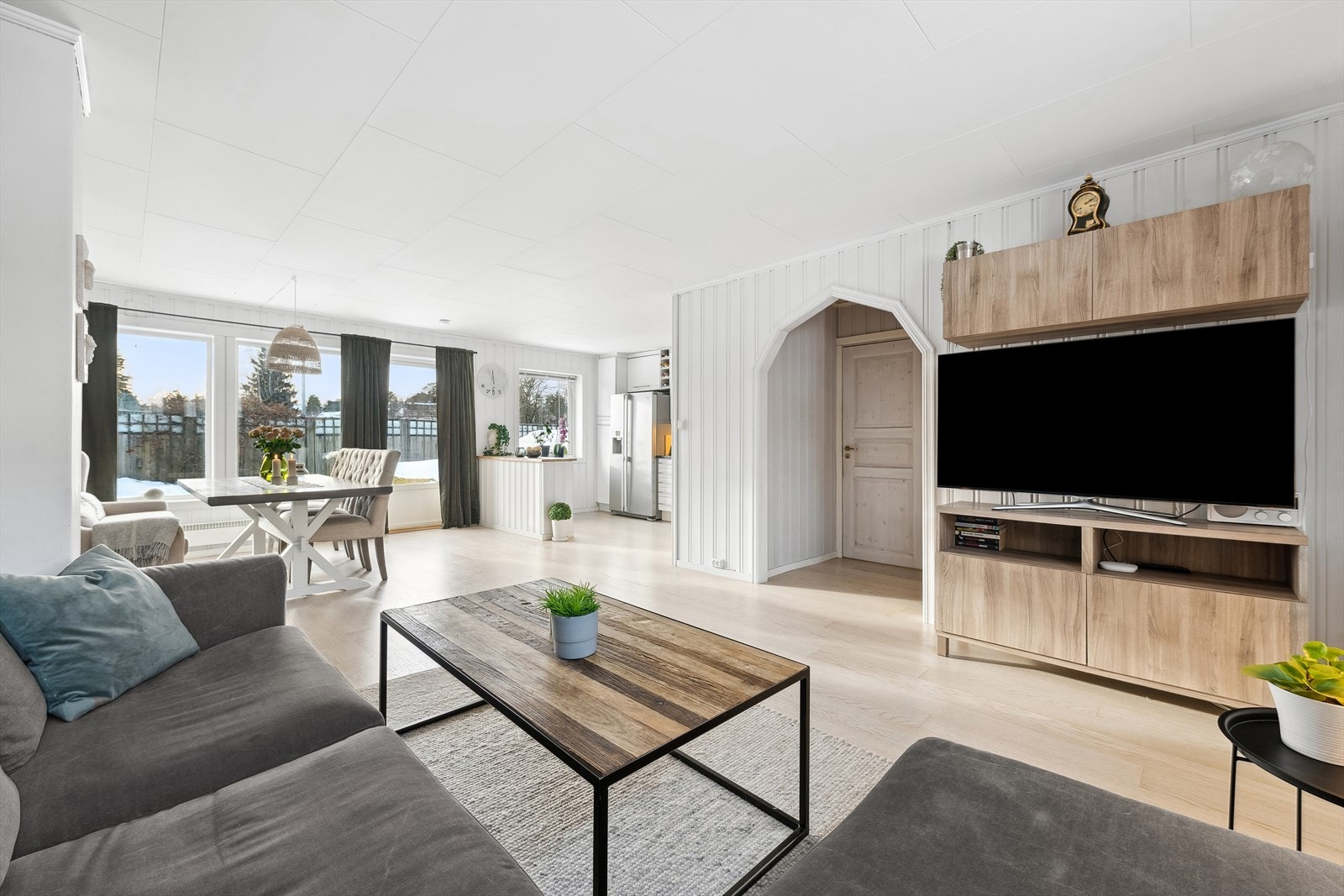 Gode vindusflater fra flere himmelretninger sørger for gode lysforhold. Galleribilde
