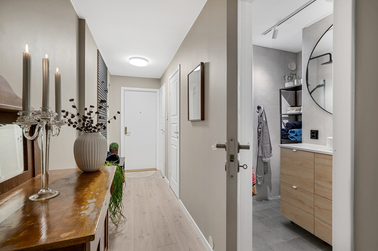 Felleskostnadene inkluderer både TV-pakke, internett (fiber), kommunale avgifter, trappevask m.m. Galleribilde
