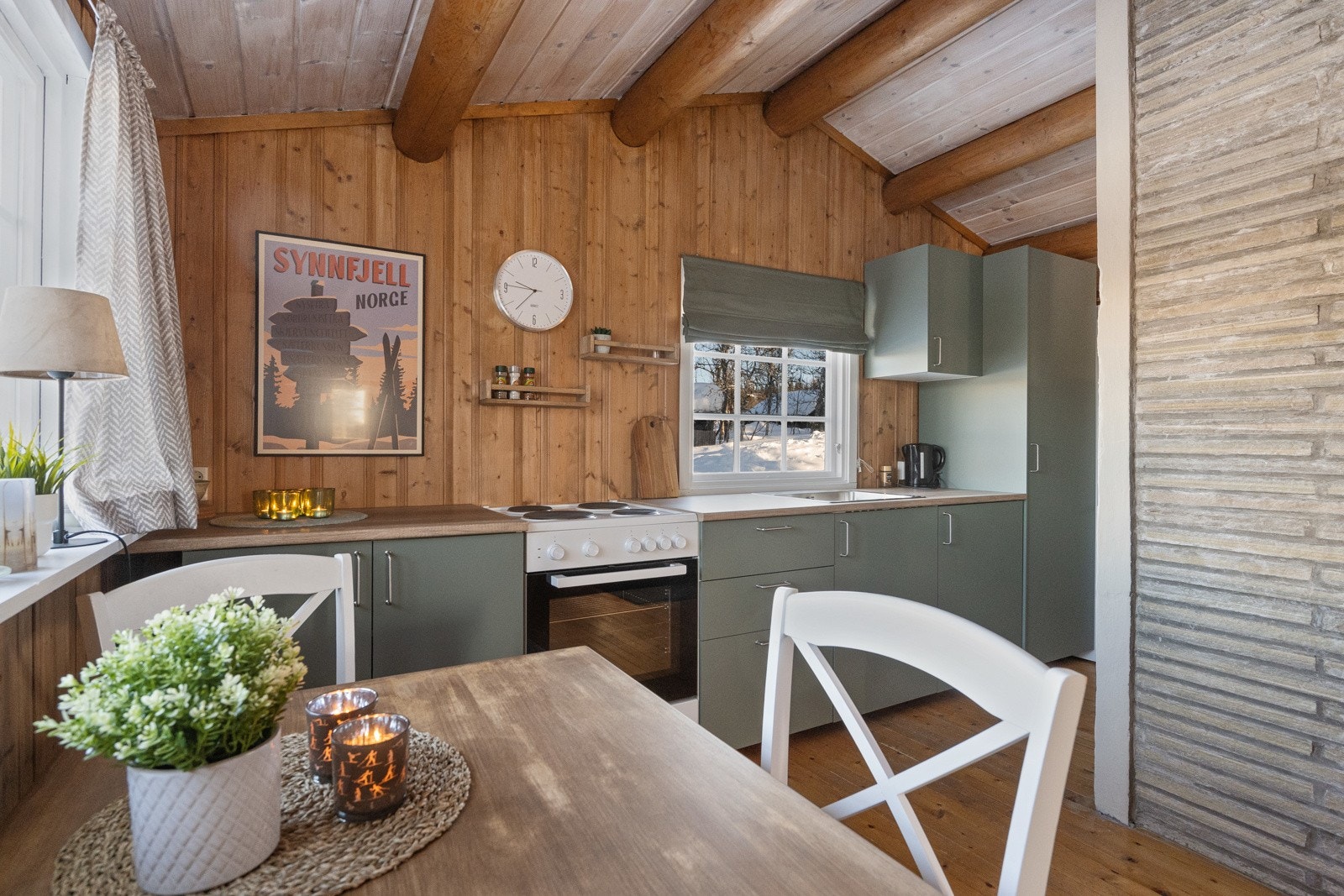 Hytta har innlagt strøm og el-anlegget er oppgradert i 2022 Galleribilde