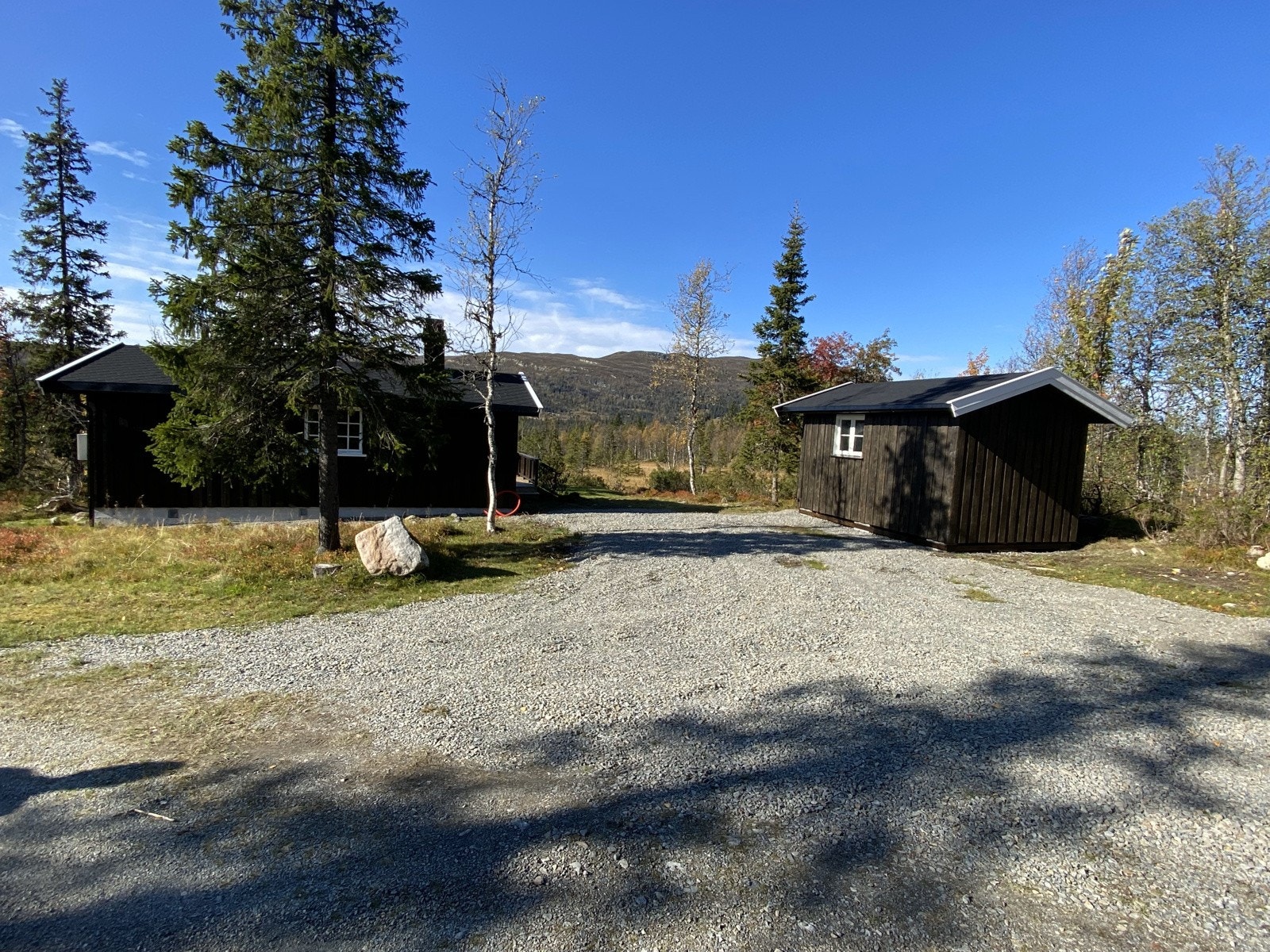Det er nylig oppført en utebod på eiendommen Galleribilde