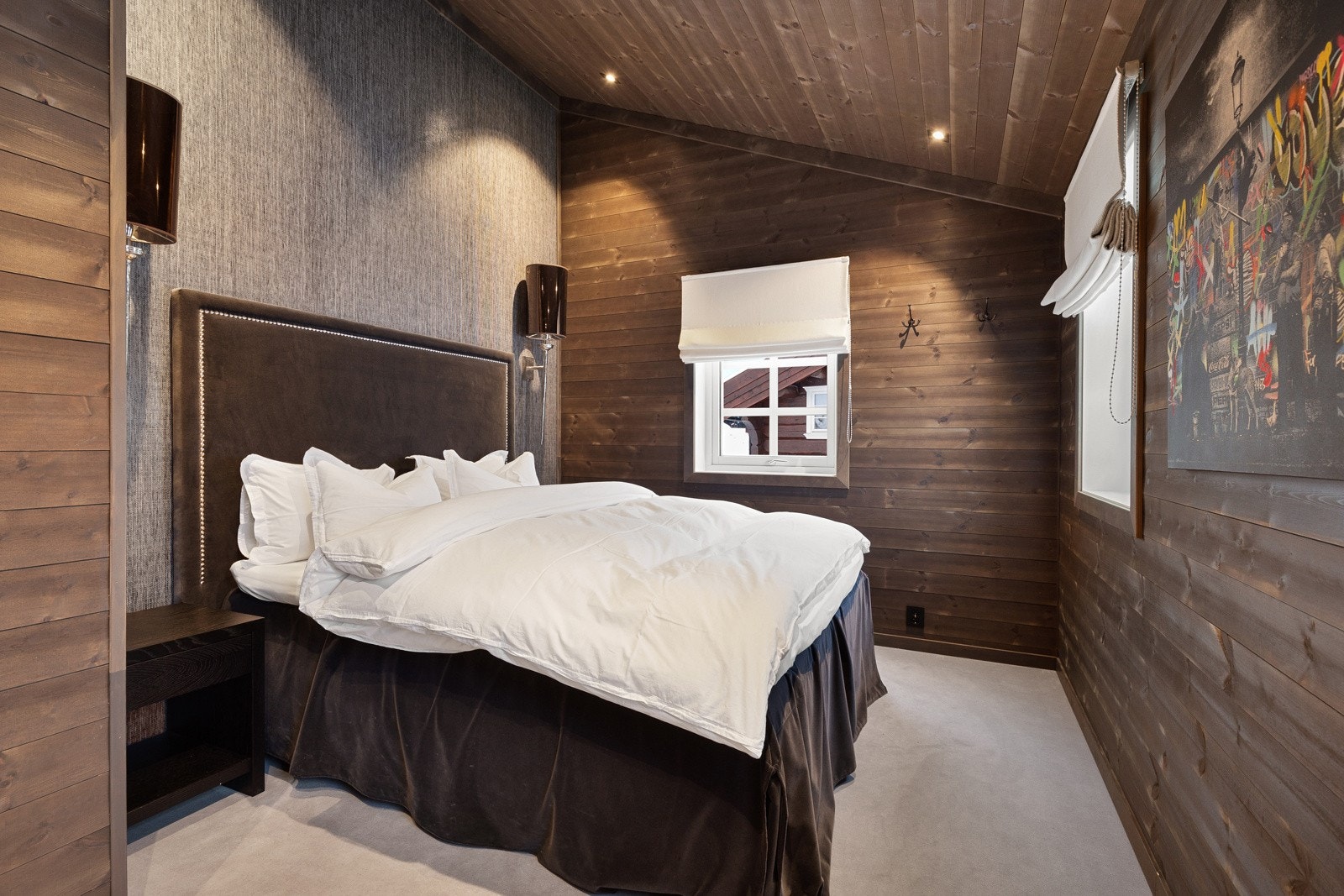 Hovudetasjen har 2 soverom av god storleik. Galleribilde